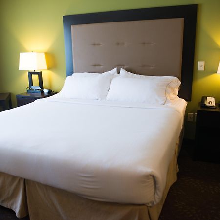 Holiday Inn Express & Suites Northwood By Ihg Silver Lake Exterior photo