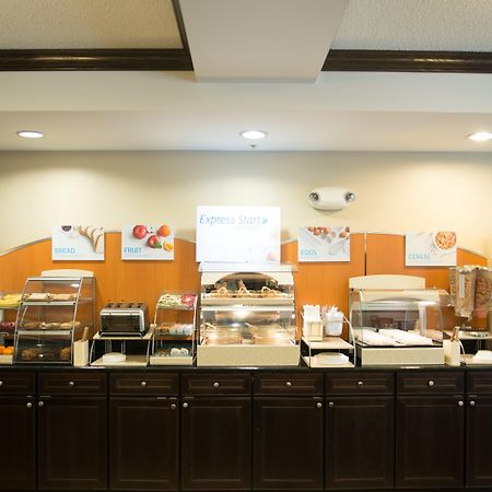 Holiday Inn Express & Suites Northwood By Ihg Silver Lake Exterior photo