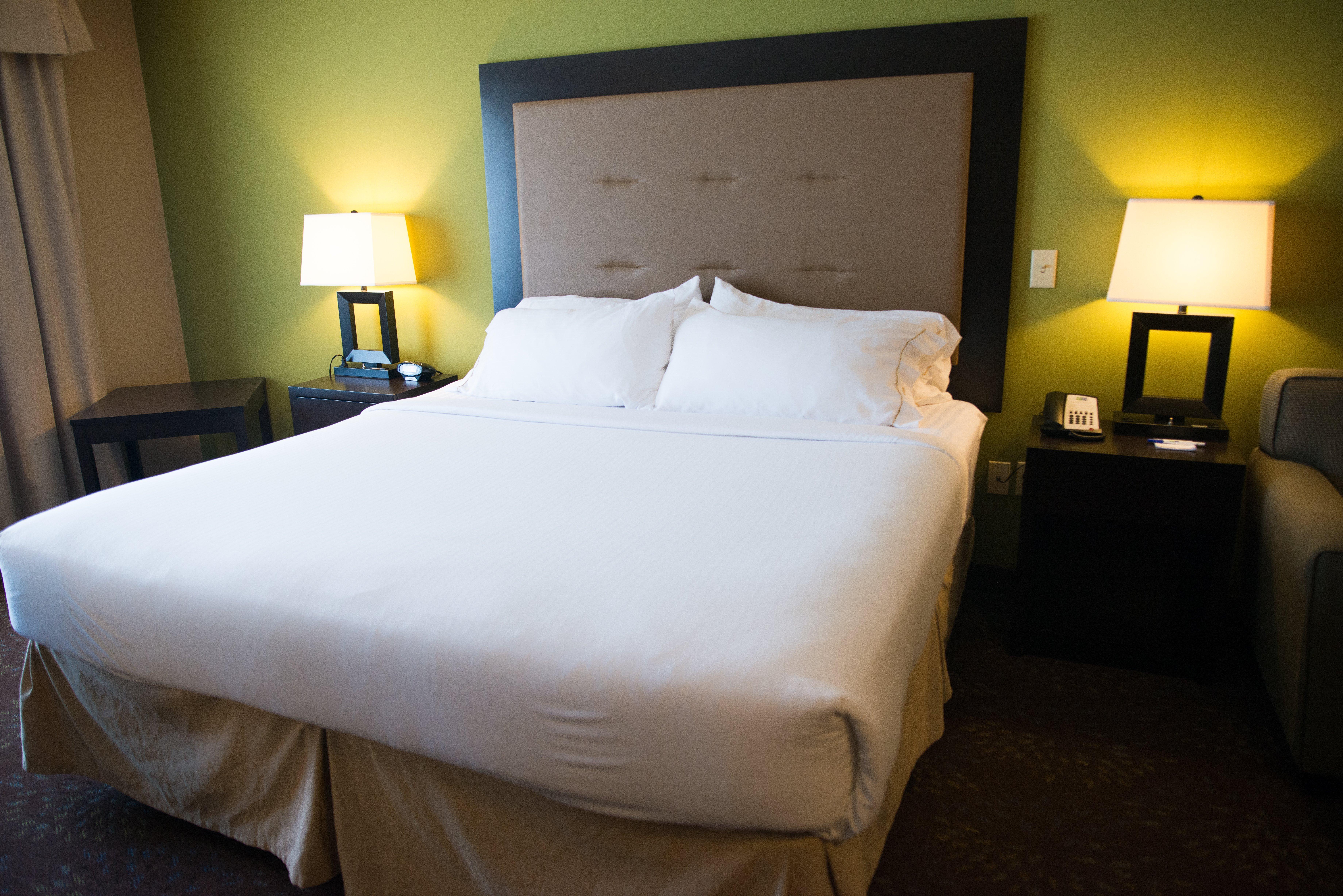 Holiday Inn Express & Suites Northwood By Ihg Silver Lake Exterior photo
