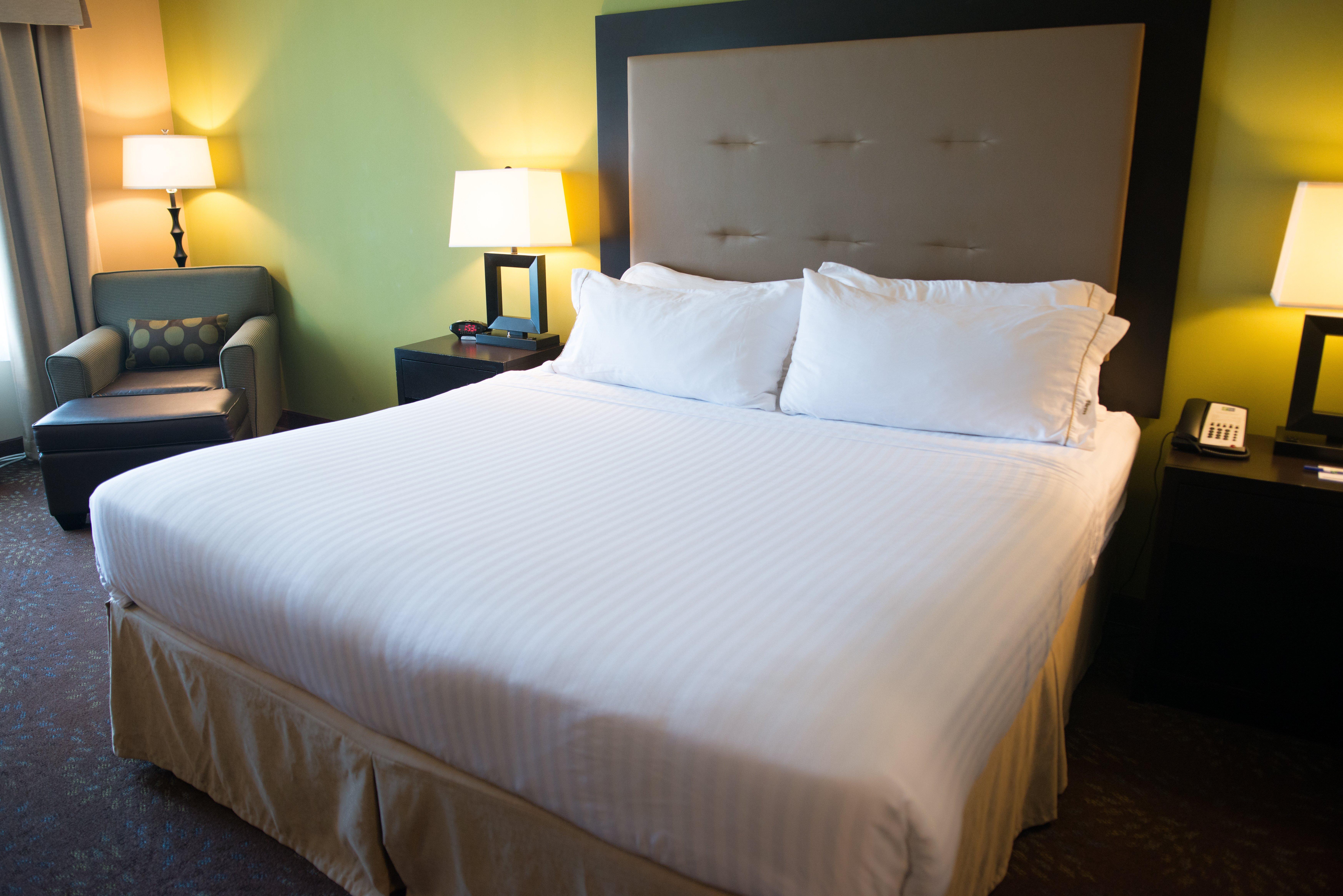 Holiday Inn Express & Suites Northwood By Ihg Silver Lake Exterior photo