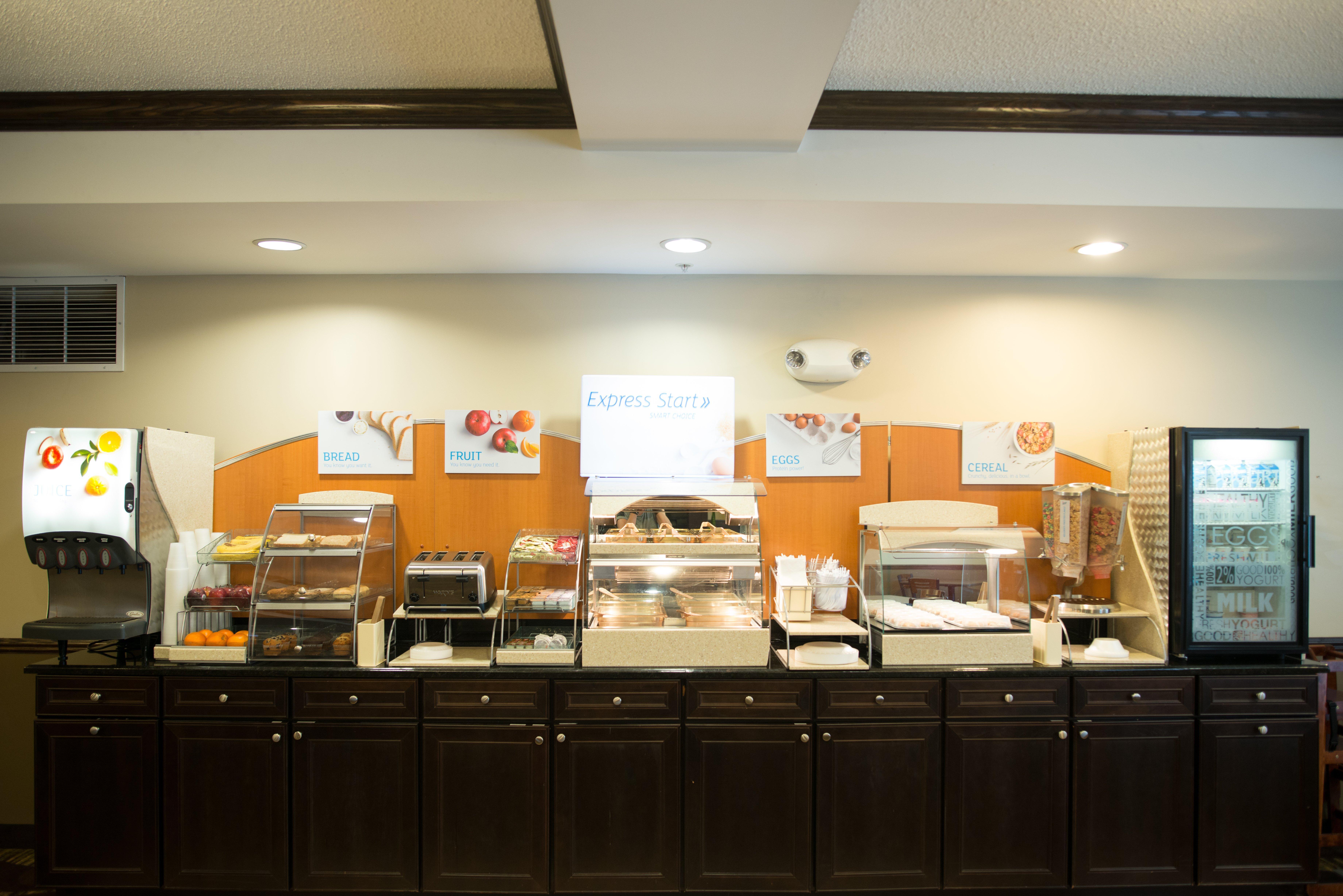 Holiday Inn Express & Suites Northwood By Ihg Silver Lake Exterior photo