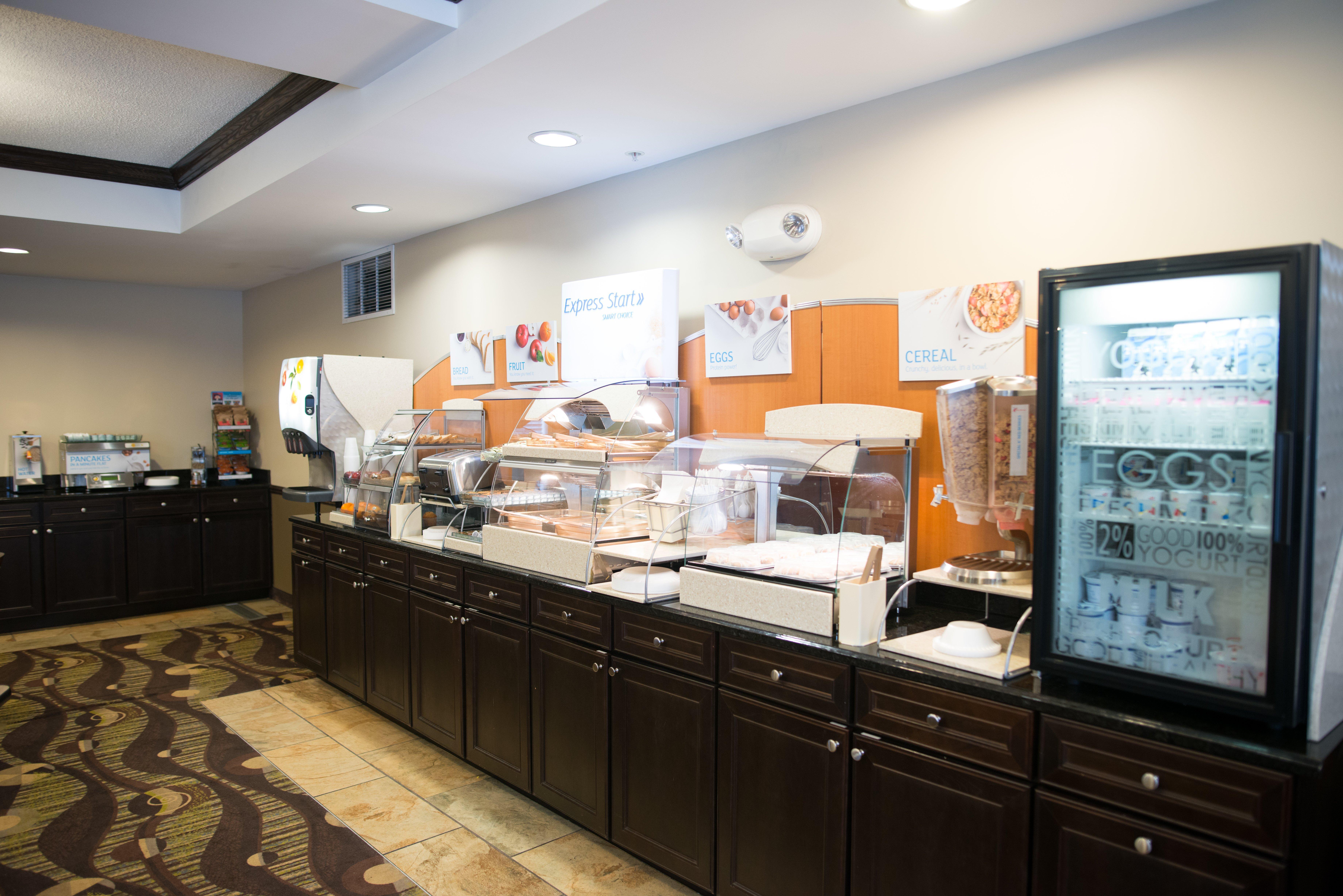 Holiday Inn Express & Suites Northwood By Ihg Silver Lake Exterior photo