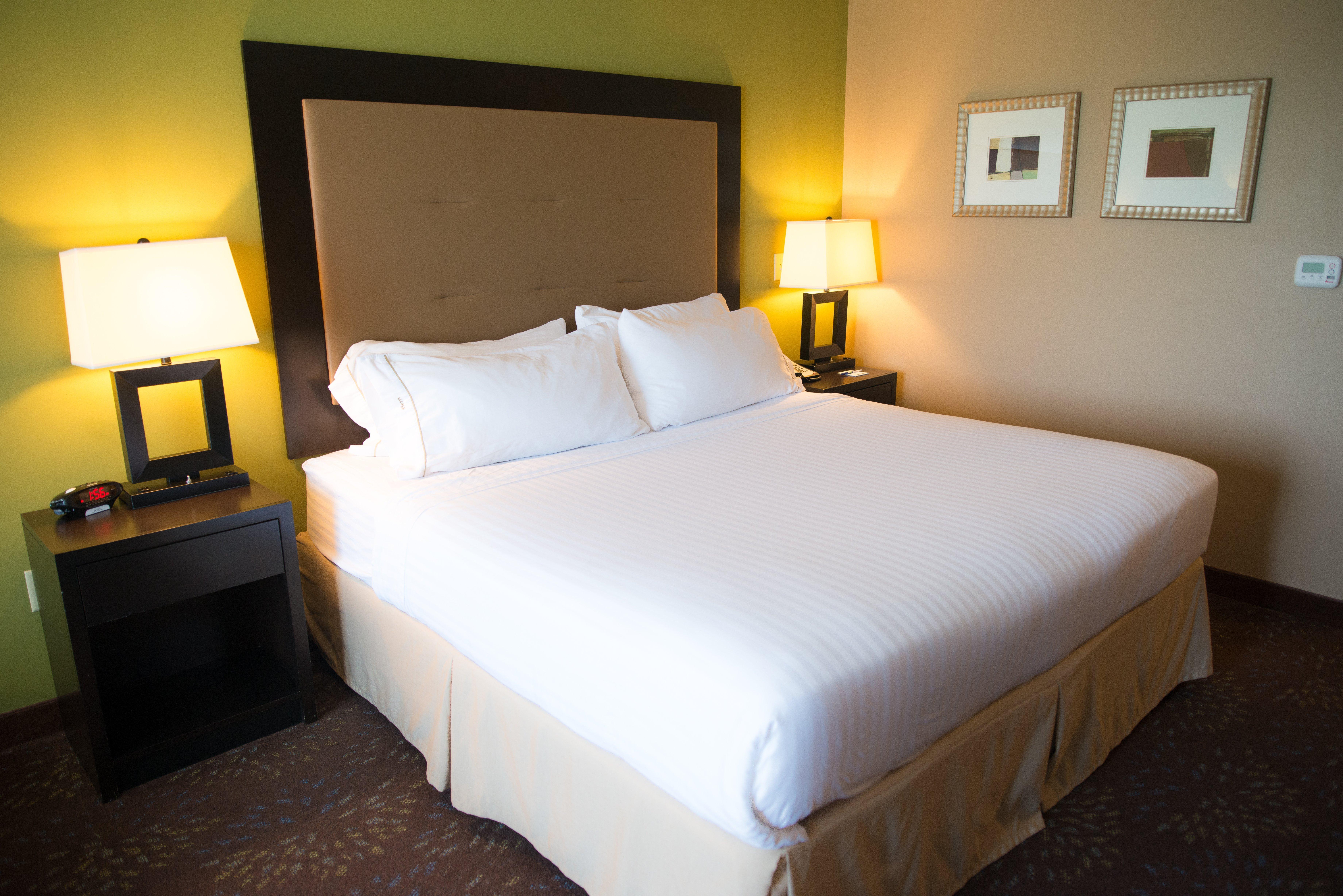 Holiday Inn Express & Suites Northwood By Ihg Silver Lake Exterior photo