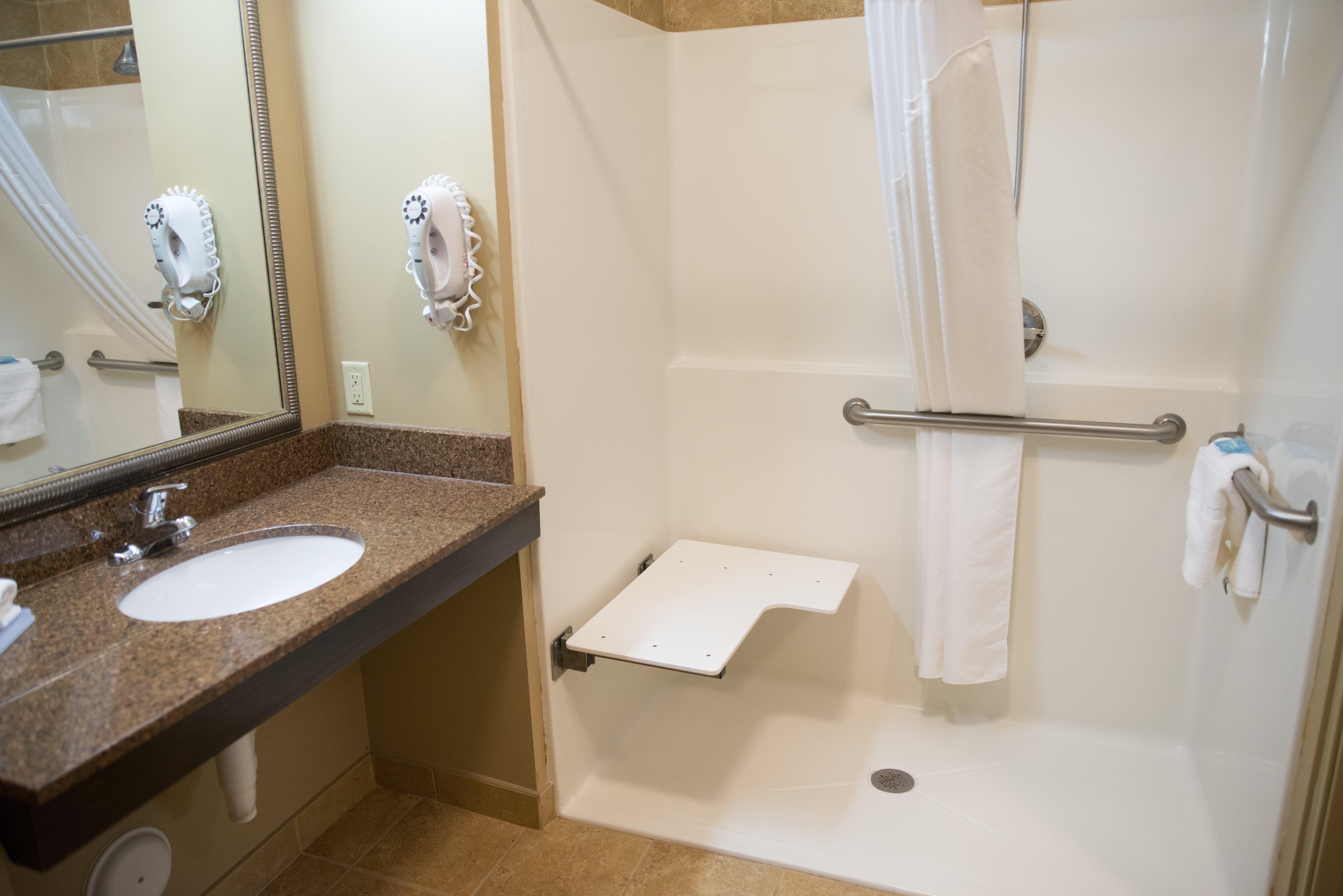 Holiday Inn Express & Suites Northwood By Ihg Silver Lake Exterior photo