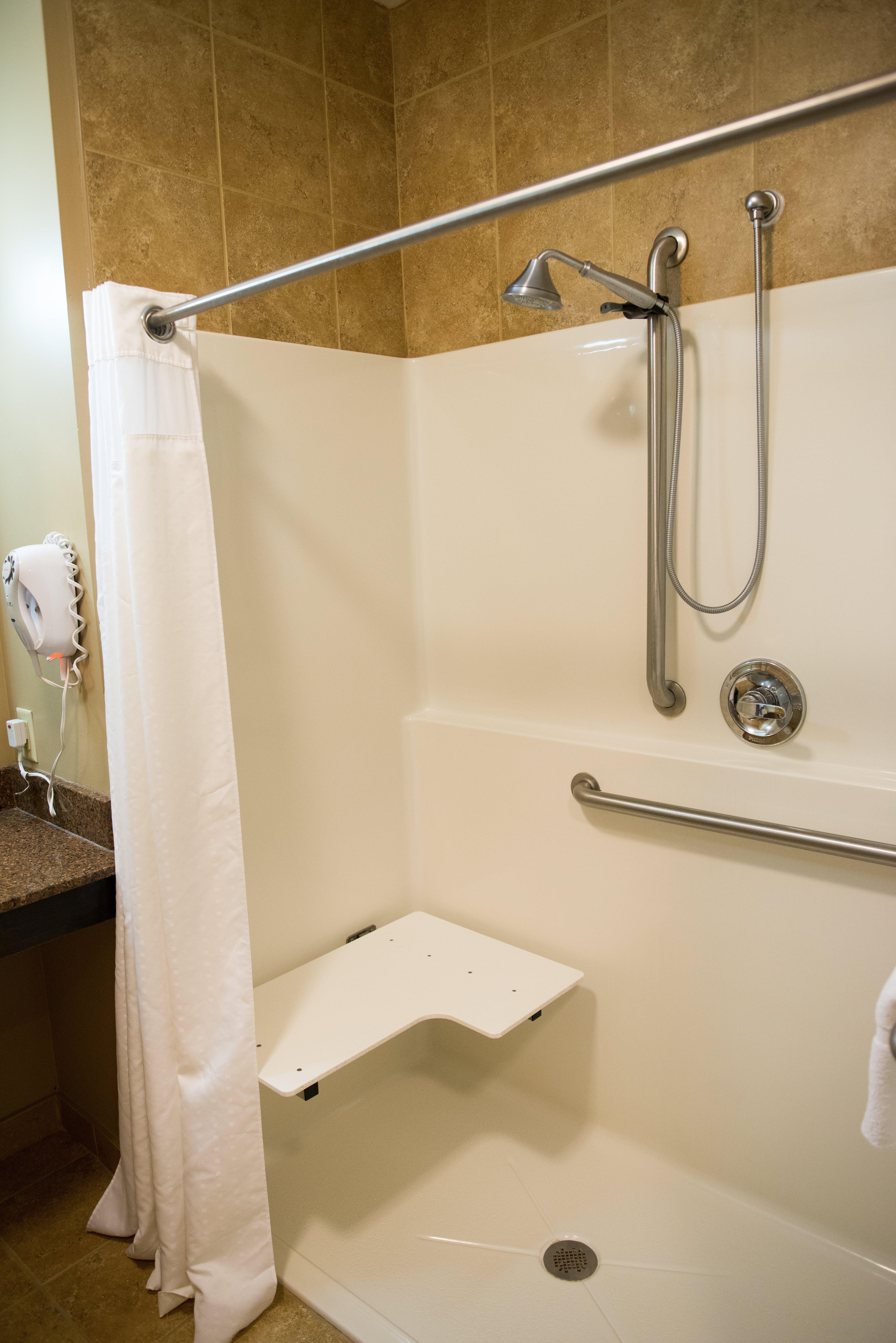 Holiday Inn Express & Suites Northwood By Ihg Silver Lake Exterior photo