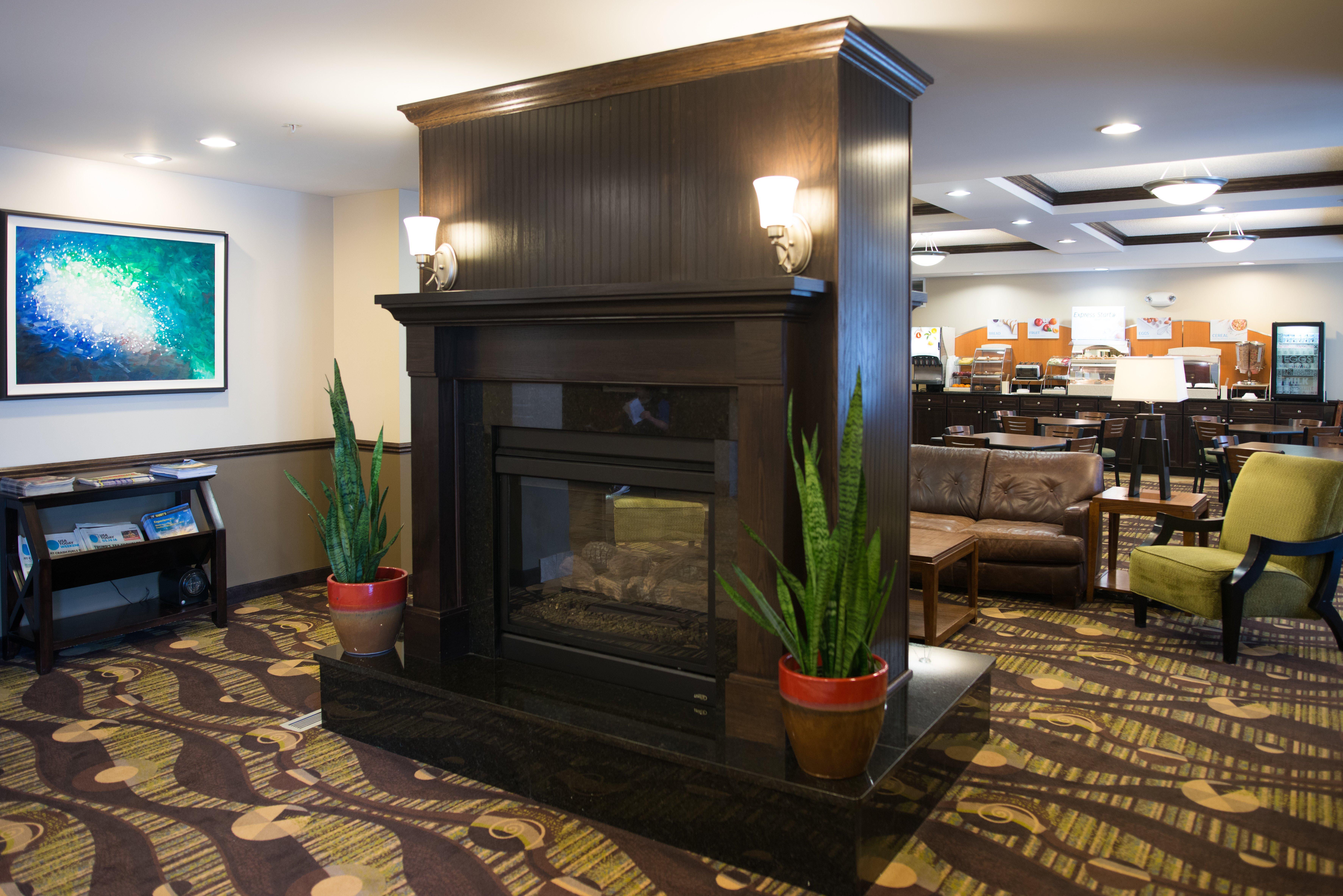 Holiday Inn Express & Suites Northwood By Ihg Silver Lake Exterior photo