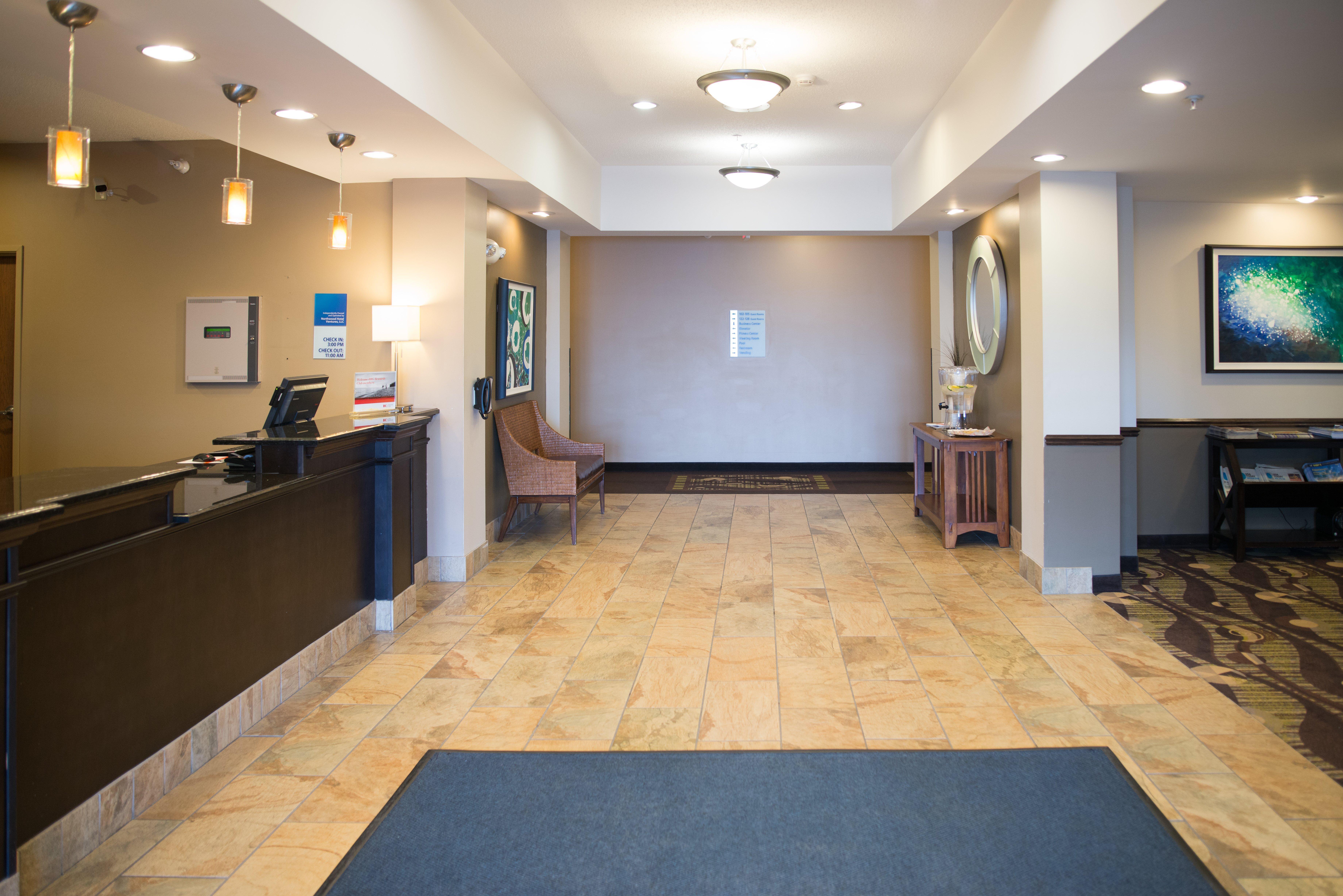 Holiday Inn Express & Suites Northwood By Ihg Silver Lake Exterior photo