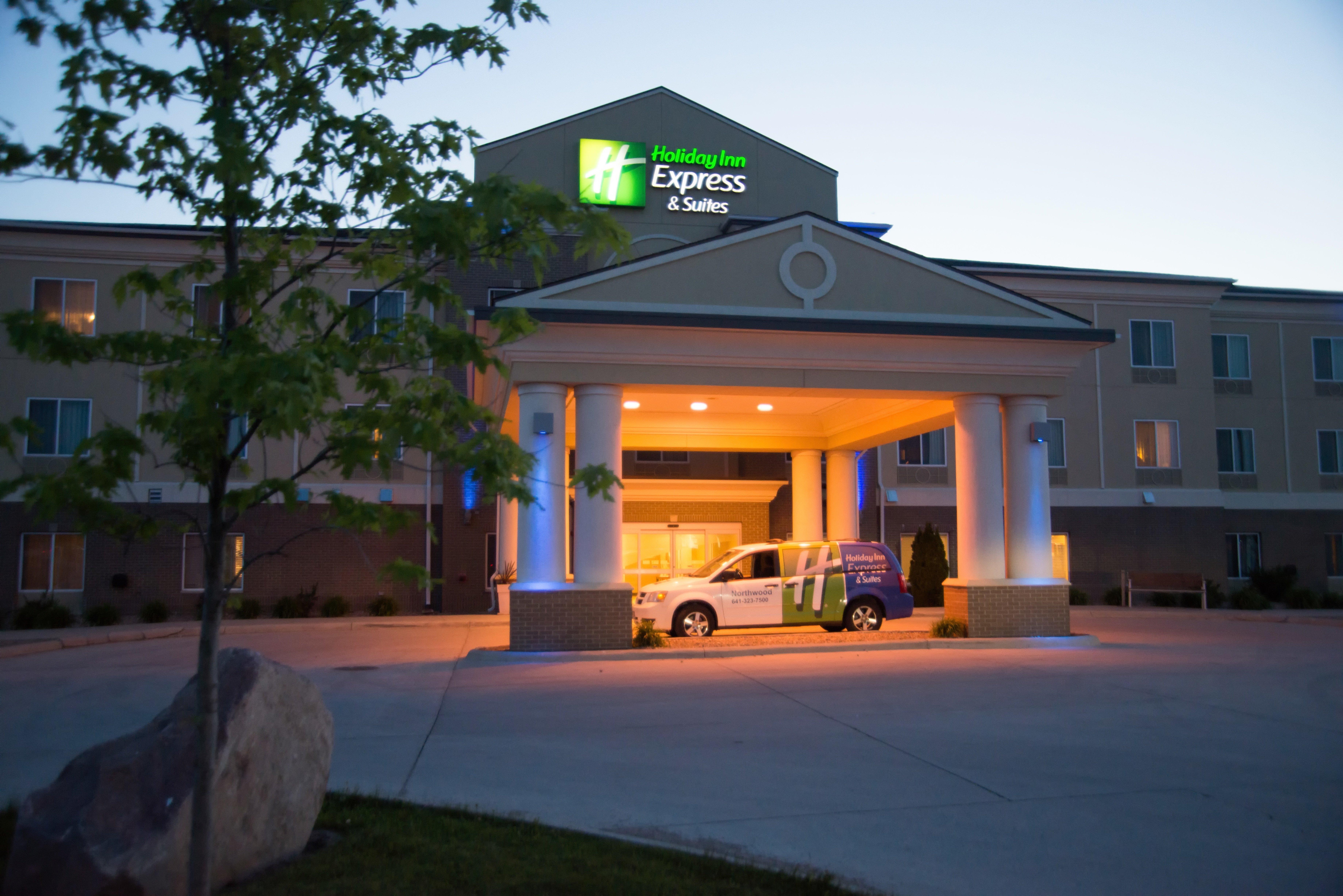 Holiday Inn Express & Suites Northwood By Ihg Silver Lake Exterior photo