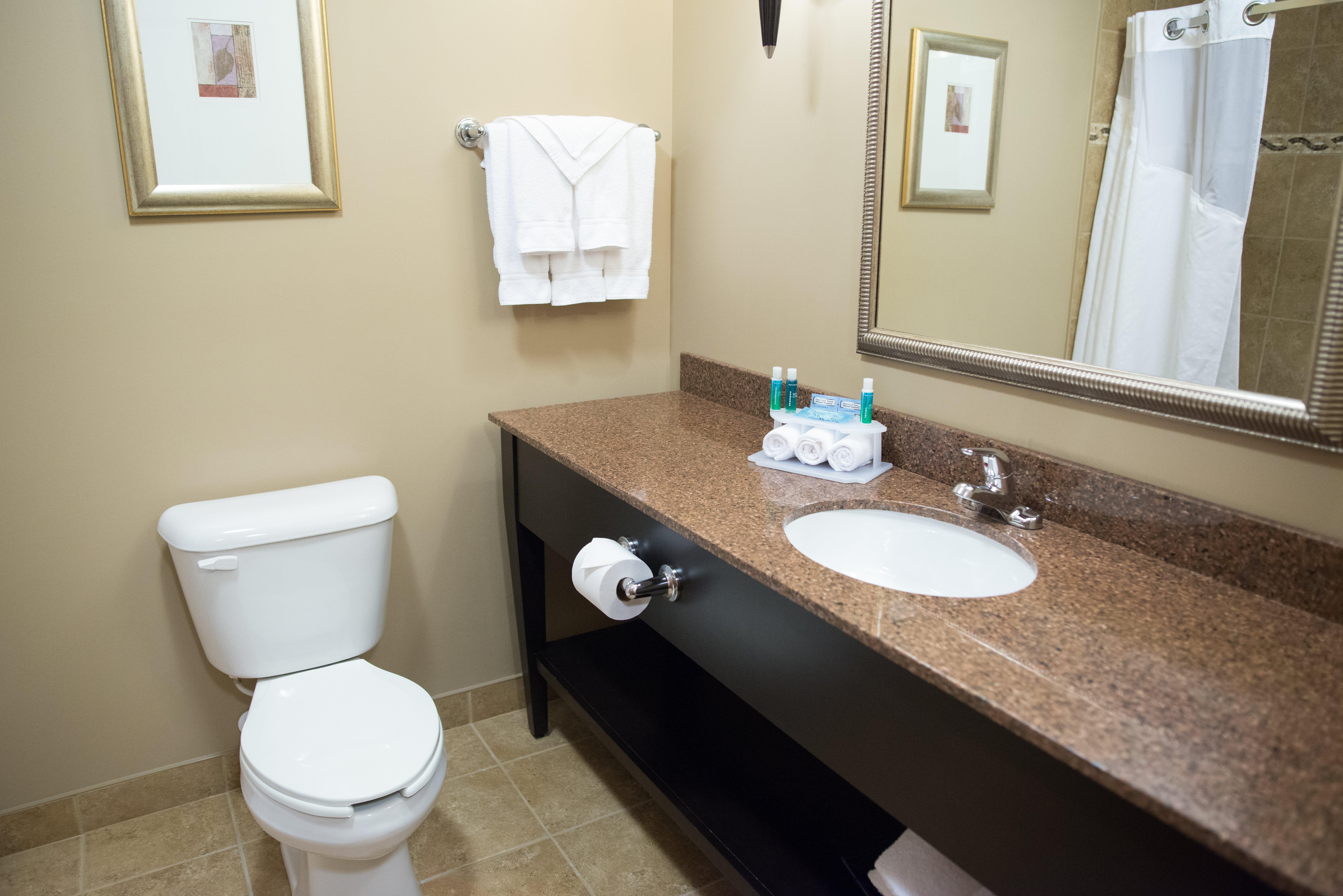 Holiday Inn Express & Suites Northwood By Ihg Silver Lake Exterior photo