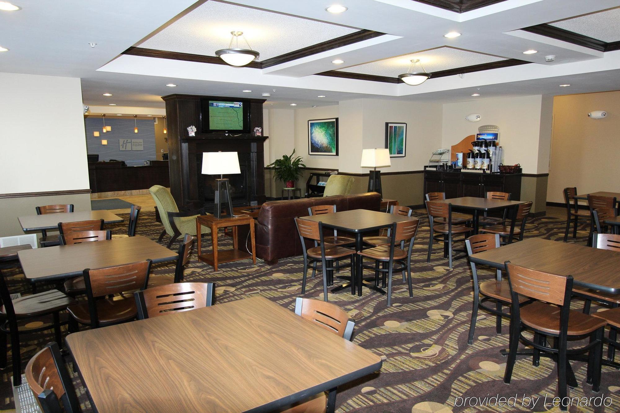 Holiday Inn Express & Suites Northwood By Ihg Silver Lake Exterior photo