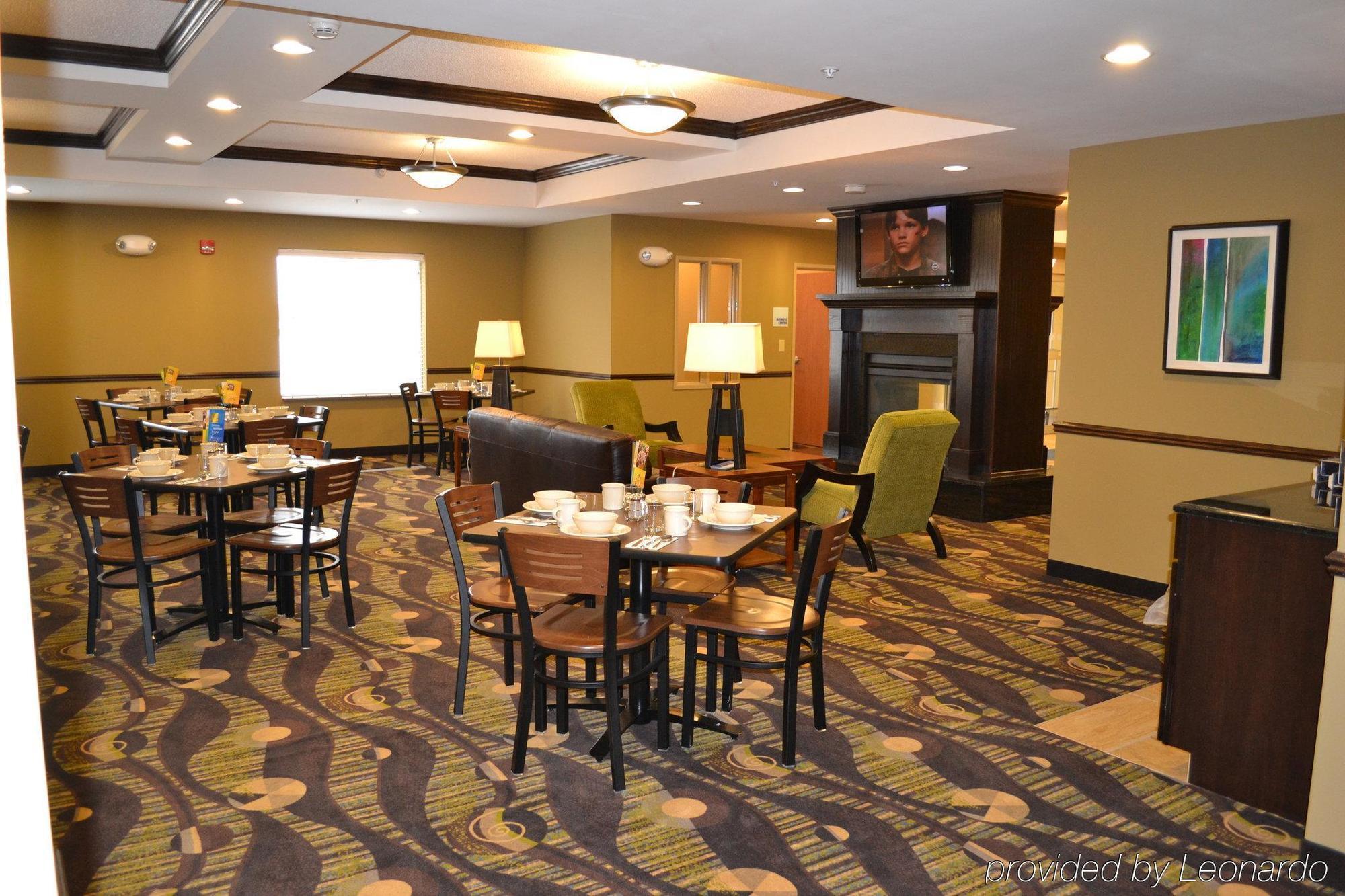 Holiday Inn Express & Suites Northwood By Ihg Silver Lake Exterior photo