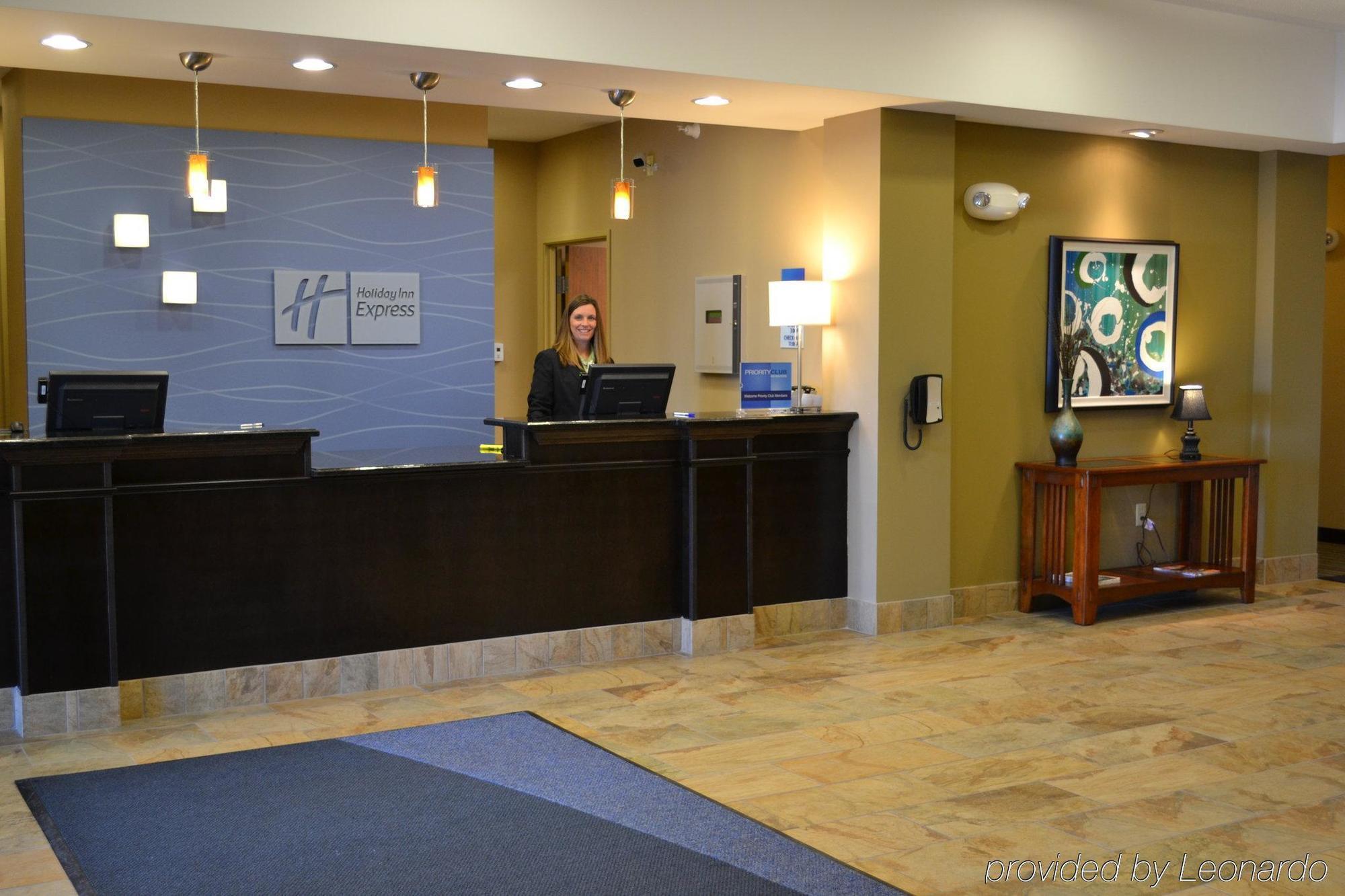Holiday Inn Express & Suites Northwood By Ihg Silver Lake Exterior photo