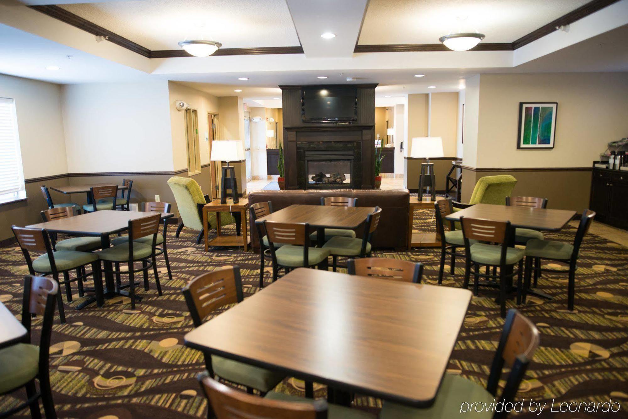 Holiday Inn Express & Suites Northwood By Ihg Silver Lake Exterior photo